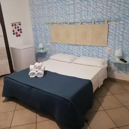 לינה וארוחת בוקר Acquamarina 4*